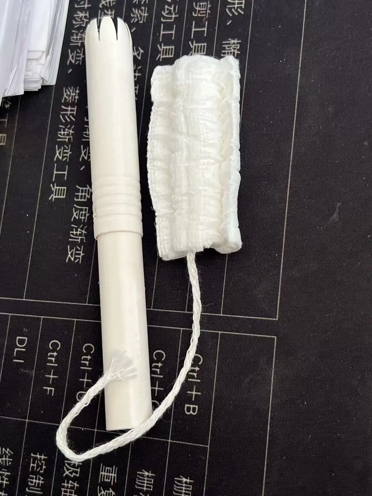 W-core organic cotton tampon with cardboard applicator structure